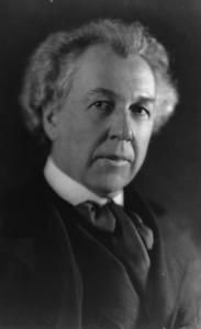 Frank Lloyd Wright (1867 - 1959) - Still America’s most renowned architect, Frank Lloyd Wright began as a draftsman and construction supervisor by leveraging family contacts. 