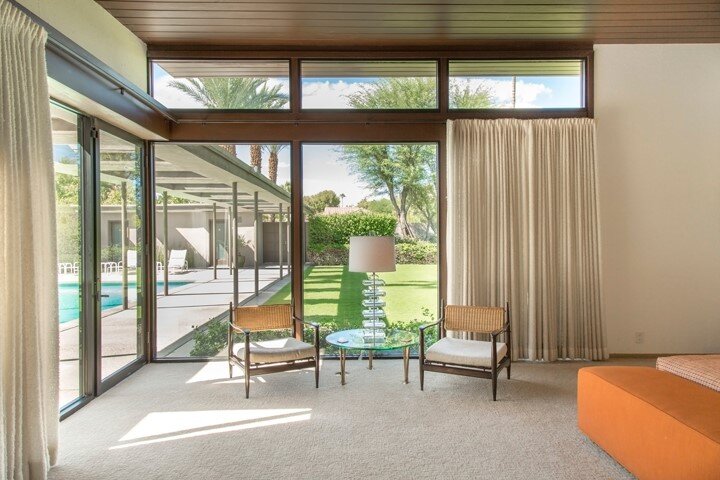 In this example from Frank Sinatra’s Twin Palms estate, notice how the vertical lamp sends the eye to the lawn and walkway beyond. 